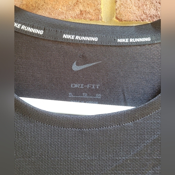 Nike Black Short Sleeve Performance Tee - Picture 3 of 6